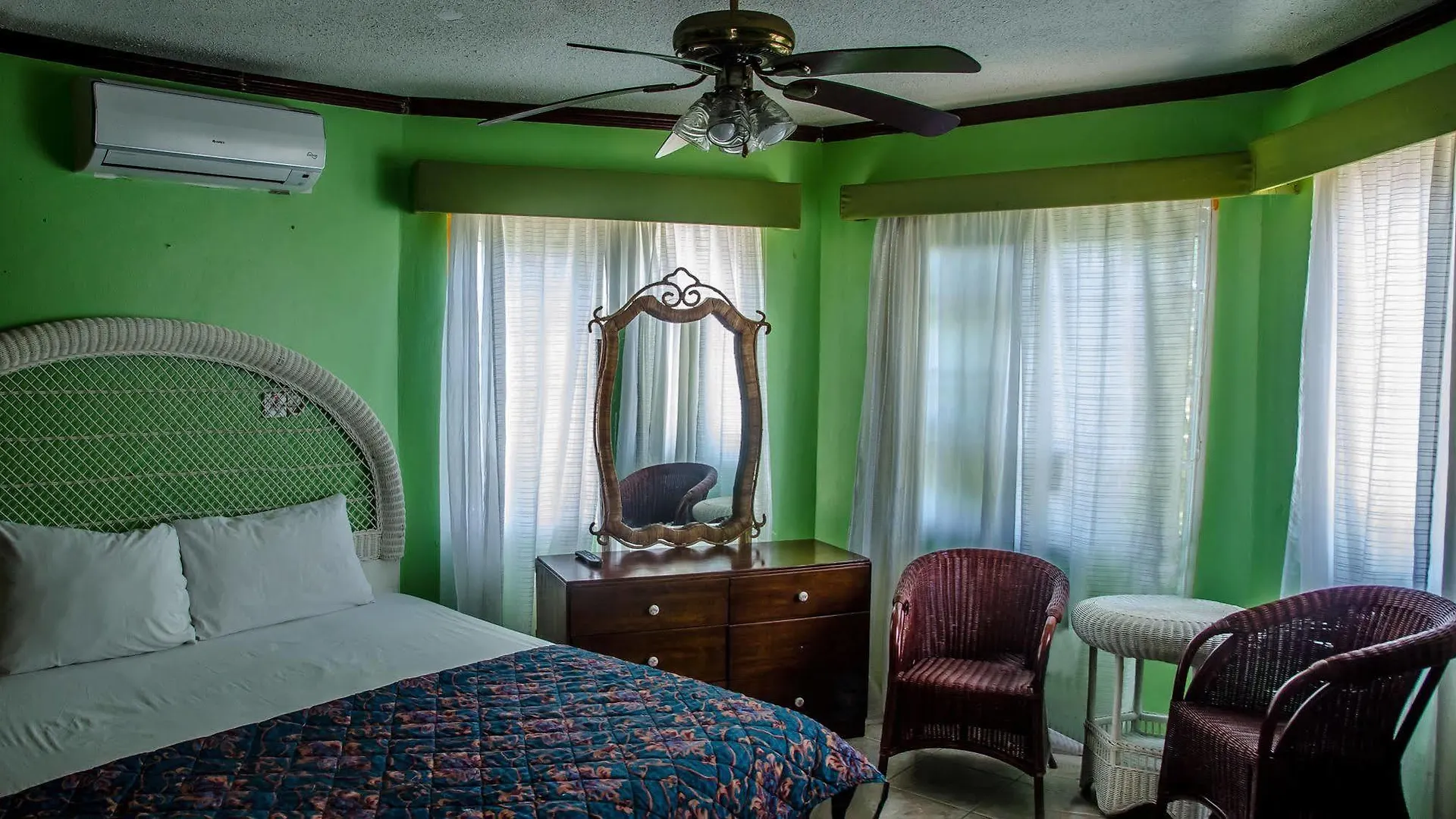 Emerald View Resort Villa Montego Bay 3*,